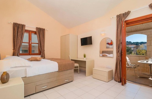 Okrug Donji Apartment | Beach front apartment in Okrug Donji