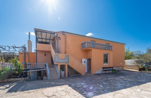 Donji Karin Apartment | Beach front apartment in Benkovac with WiFi
