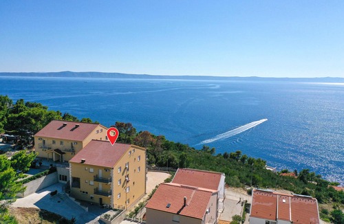 Bratus Apartment | Beach front apartment in Krvavica with WiFi