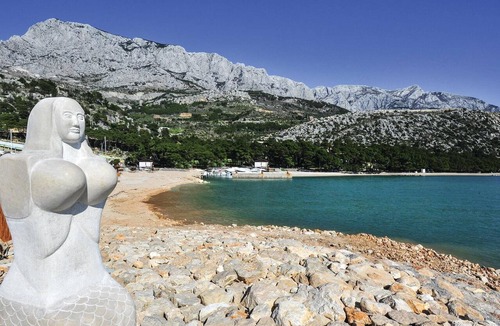 Bratus Apartment | Beach front apartment in Krvavica with WiFi
