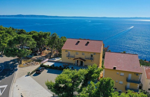 Bratus Apartment | Beach front apartment in Krvavica with WiFi