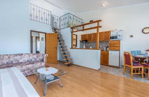 Krk Apartment | Beach front apartment in Pinezici
