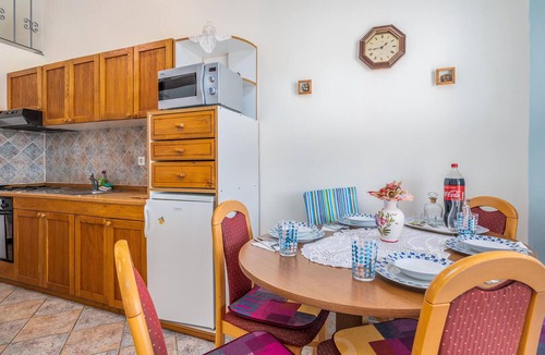 Krk Apartment | Beach front apartment in Pinezici