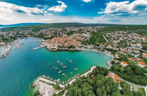 Krk Apartment | Beach front apartment in Pinezici