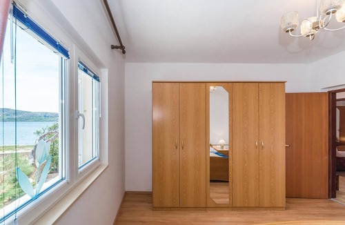 Kustici Apartment | Beach front apartment in Kustici