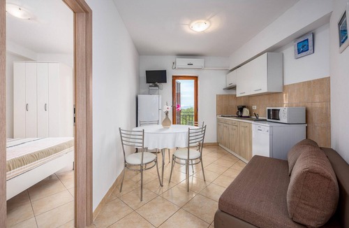 Drenje Apartment | Beach front apartment in Labin with sauna