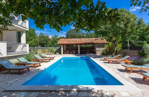 Krk Apartment | Beach Front Apartment In Pinezici
