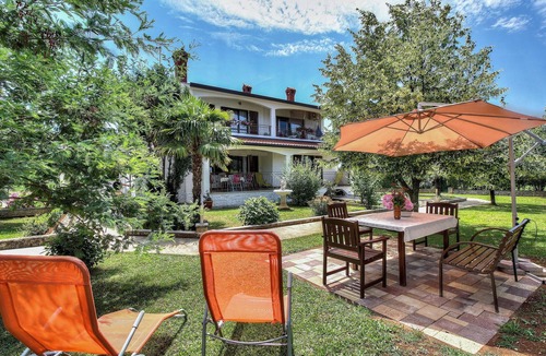Mugeba Apartment | Beach front apartment in Porec with WiFi