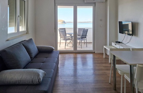 Rtina Apartment | Beach front apartment in Rtina with WiFi