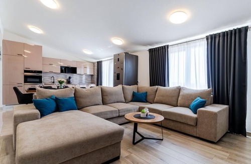 Solin Apartment | Beach front apartment in Solin