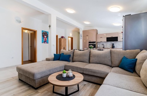 Solin Apartment | Beach front apartment in Solin