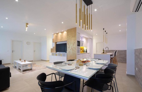 Kastel Gomilica Apartment | Beach Front Apartment In Kastel Gomilica