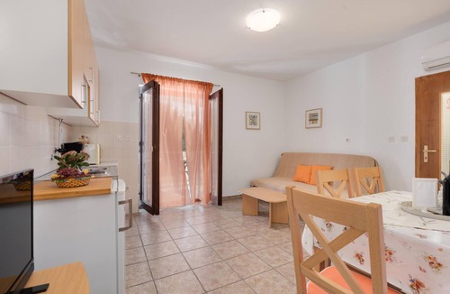 Krk Apartment | Beach front apartment in Krk with WiFi