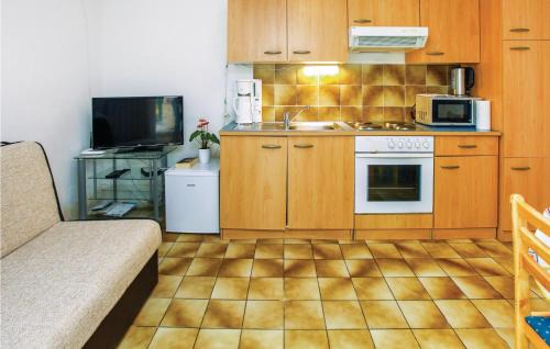 Piran Apartment | Beach Front Apartment In Lucija With Wifi