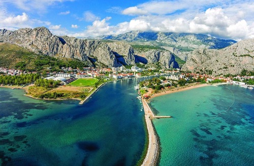 Omis Apartment | Beach front apartment in Omis with house sea view