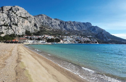 Omis Apartment | Beach front apartment in Omis with house sea view