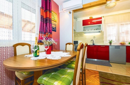 Borak Apartment | Beach front apartment in Omis with WiFi