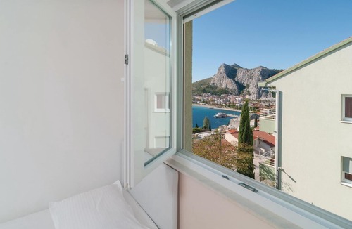 Omis Apartment | Beach front apartment in Omis with house sea view