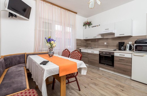 Palit Apartment | Beach front apartment in Rab with WiFi