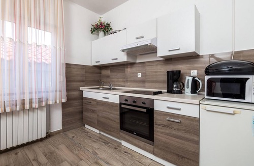 Palit Apartment | Beach front apartment in Rab with WiFi