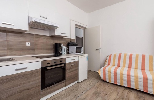 Palit Apartment | Beach front apartment in Rab with WiFi