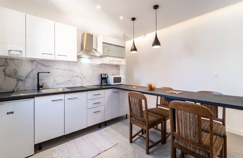Zadar Apartment | Beach front apartment in Zadar with WiFi