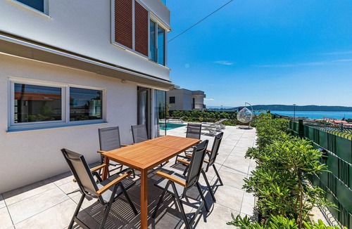 Kastela House | Beach front home in Kastel Gomilica