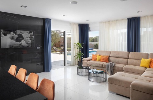 Banjole House | Beach front home in Banjole with sauna
