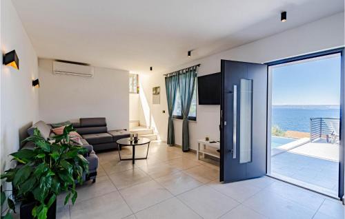 Prigradica House | Beach Front Home In Blato