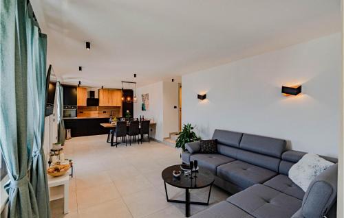 Prigradica House | Beach Front Home In Blato