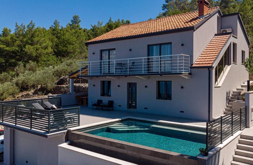 Prigradica House | Beach front home in Blato