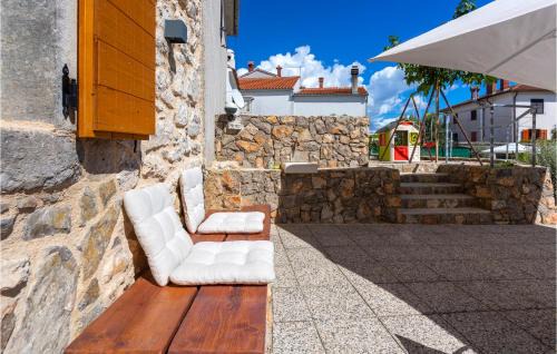 Brzac House | Beach Front Home In Brzac