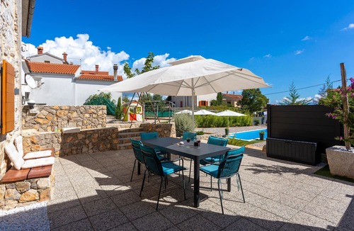 Brzac House | Beach front home in Brzac