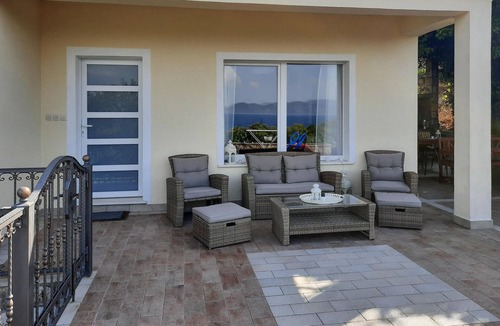 Crkvice House | Beach front home in Crkvice with WiFi