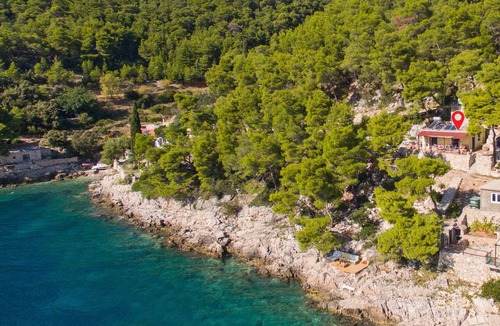 Gdinj House | Beach front home in Gdinj with WiFi