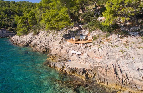Gdinj House | Beach front home in Gdinj with WiFi