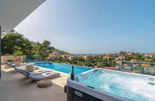 Prigradica House | Beach front home in Prigradica with sauna