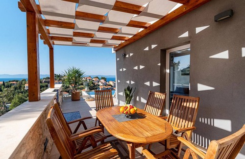 Prigradica House | Beach front home in Prigradica with sauna