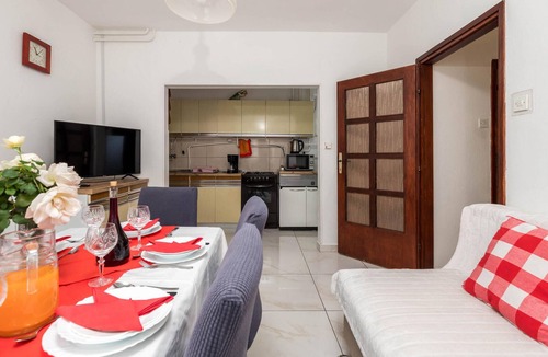 Sveti Juraj House | Beach front home in Sveti Juraj with WiFi