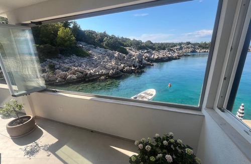 Pokrivenik House | Beach front home in Zastrazisce
