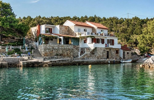 Pokrivenik House | Beach front home in Zastrazisce