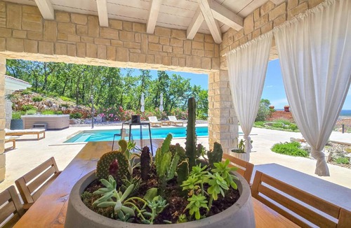 Jadranovo House | Beach Front Home In Jadranovo