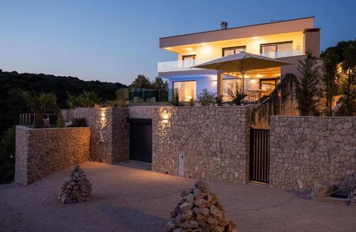 Potocnica House | Beach front home in Potocnica
