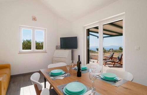 Postira House | Beach front home in Postira