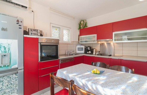 Splitska House | Beach front home in Splitska with house sea view