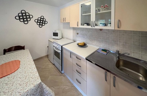 Splitska House | Beach front home in Splitska with house sea view