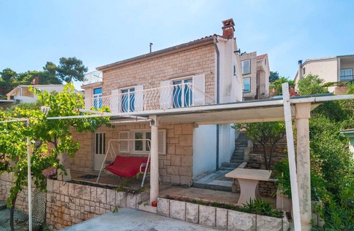 Splitska House | Beach front home in Splitska with house sea view