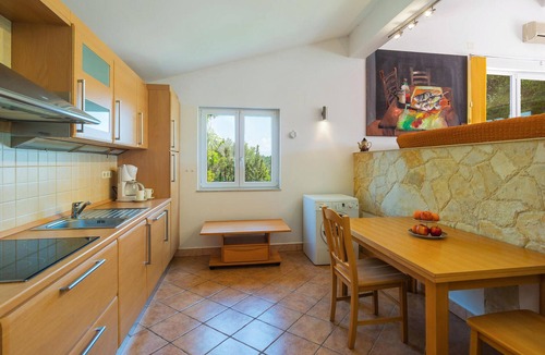 Vrboska House | Beach front home in Vrboska with house sea view