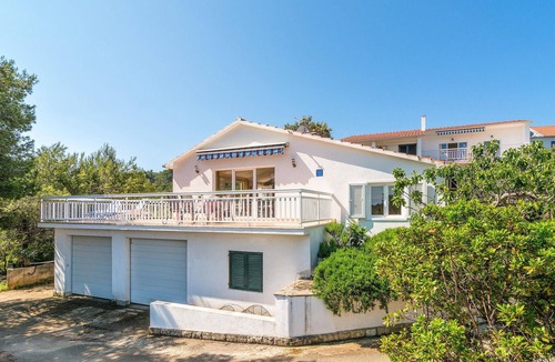 Vrboska House | Beach front home in Vrboska with house sea view
