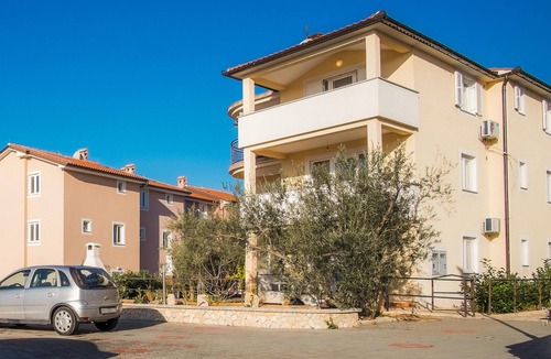 Malinska Apartment | Beach front apartment in Sveti Vid Miholjice